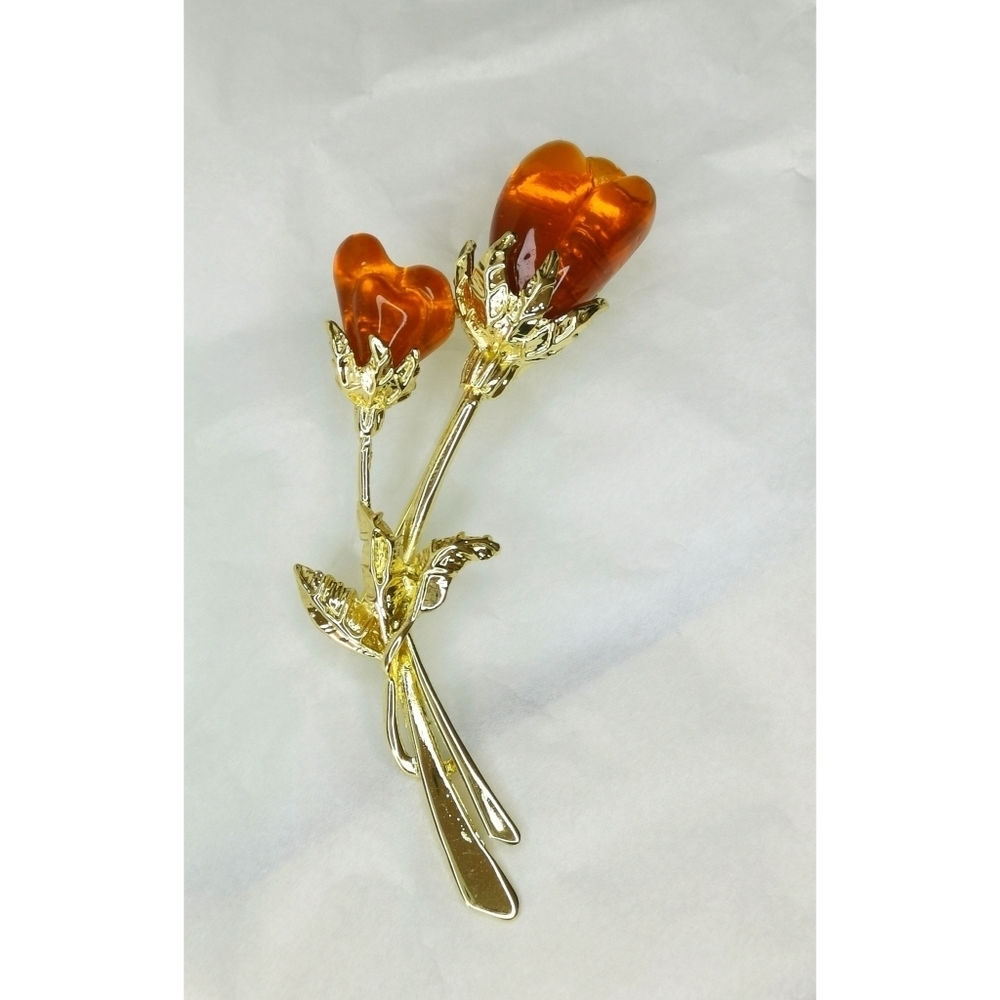 Large flower brooch gold tone faux amber 🆕
